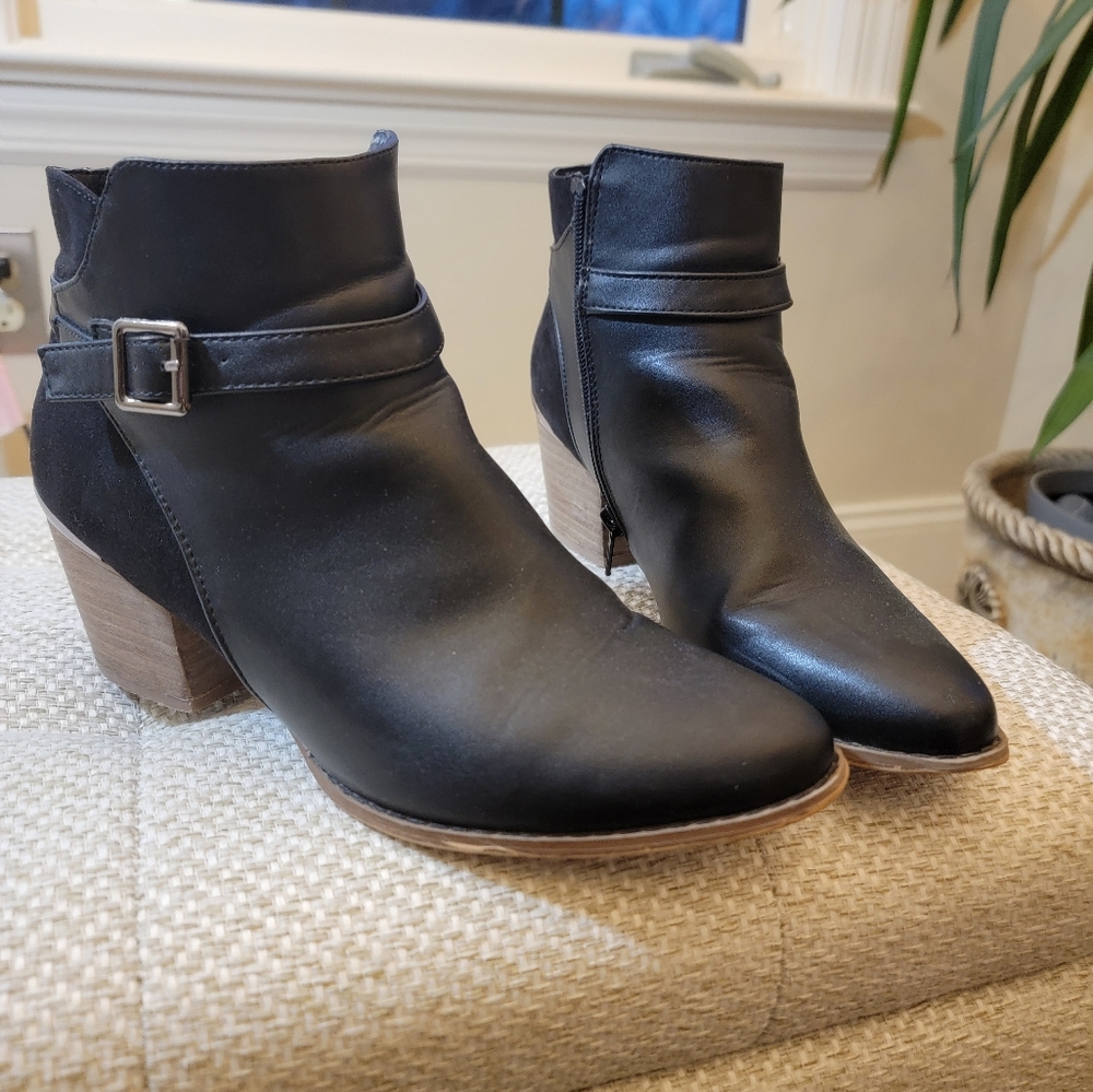Black Ankle Boots by Dunes Store Size 7.5